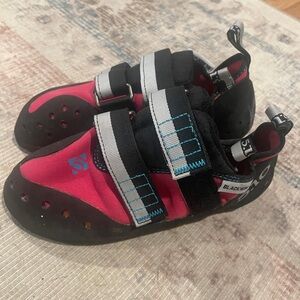 Five Ten women’s climbing shoes 9.5W